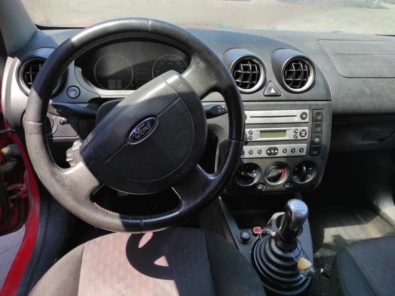 ford fiesta (cbk) del año 2004