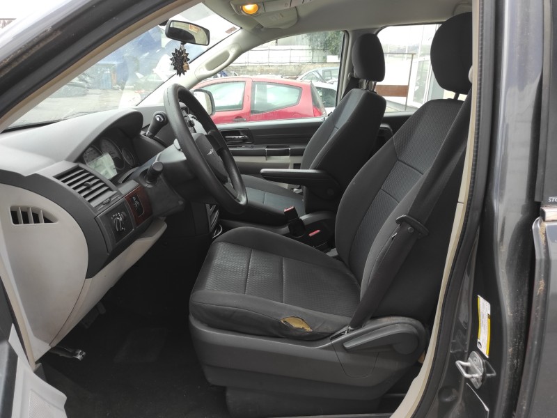 chrysler grand voyager del año 2010