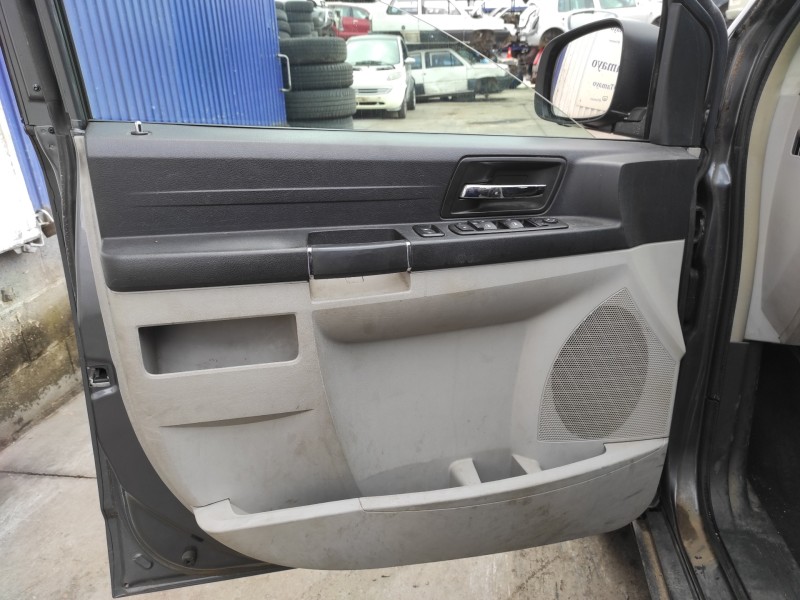 chrysler grand voyager del año 2010