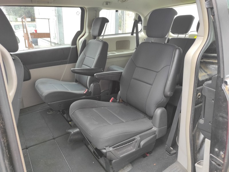 chrysler grand voyager del año 2010