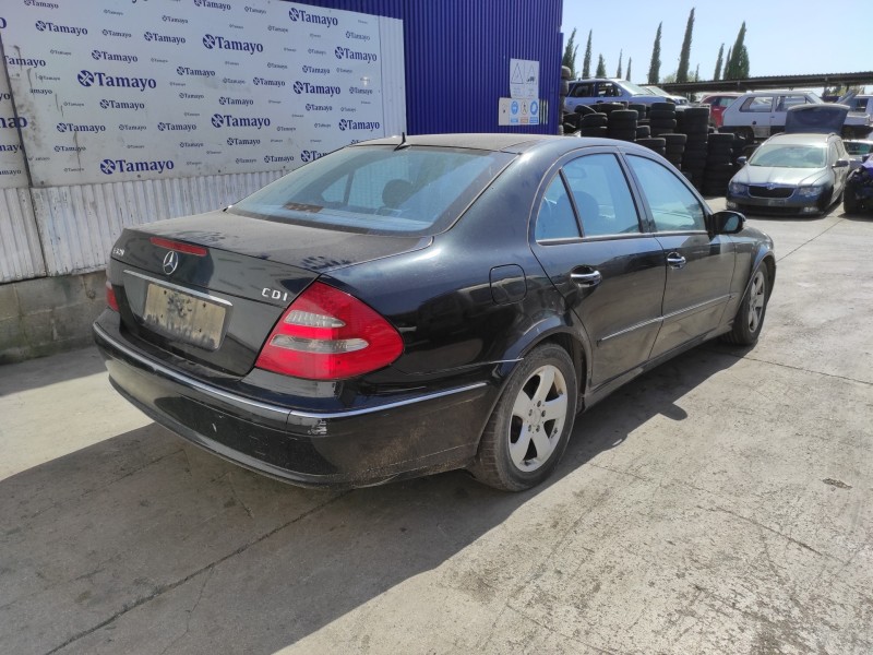 mercedes-benz clase e (w211) berlina del año 2005