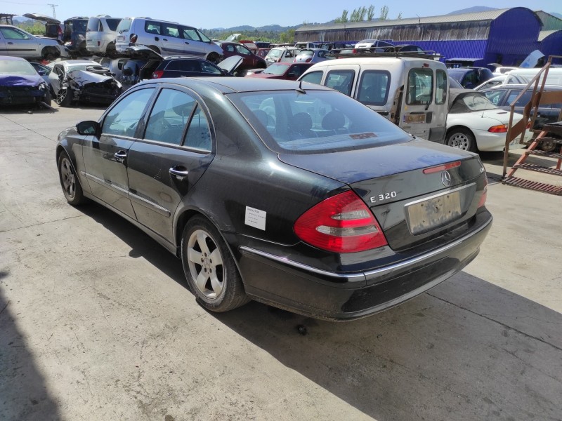 mercedes-benz clase e (w211) berlina del año 2005