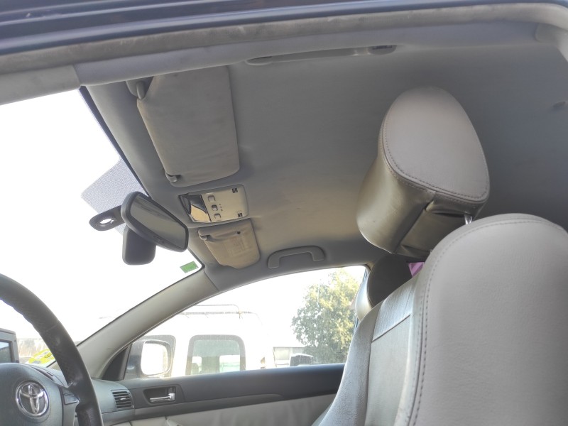 toyota avensis berlina (t25) del año 2006