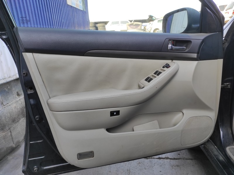 toyota avensis berlina (t25) del año 2006