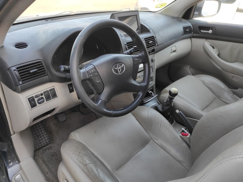toyota avensis berlina (t25) del año 2006