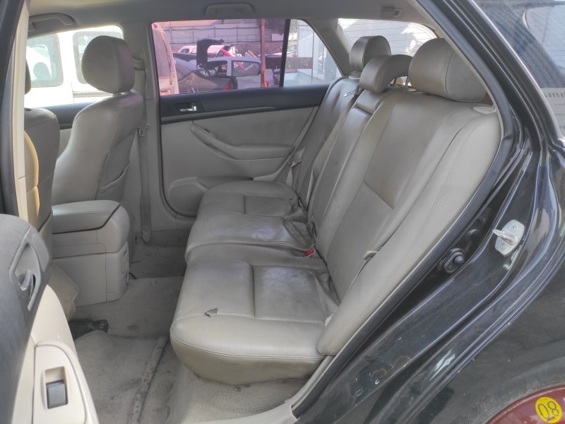 toyota avensis berlina (t25) del año 2006