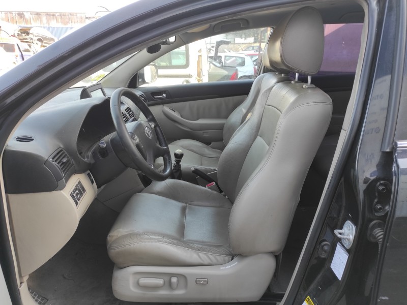 toyota avensis berlina (t25) del año 2006