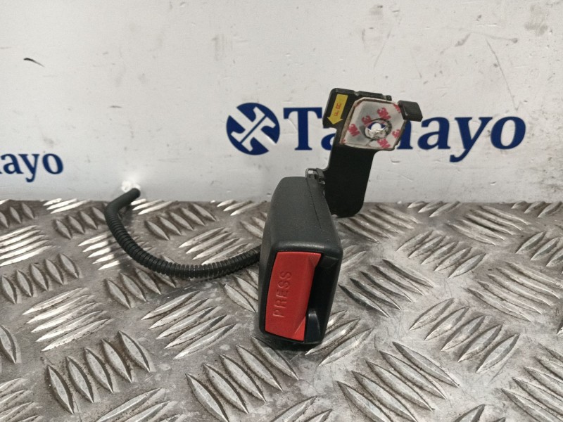 Recambio de enganche cinturon trasero izquierdo para kia rio 1.2 cat referencia OEM IAM   