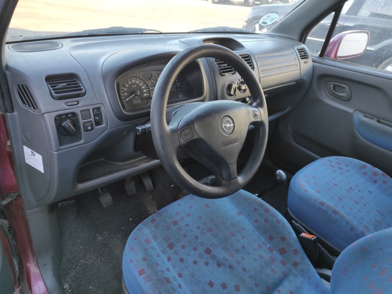 opel agila del año 2000