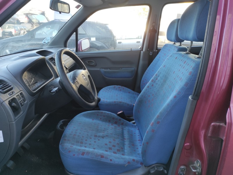 opel agila del año 2000