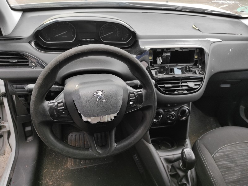 peugeot 208 del año 2016