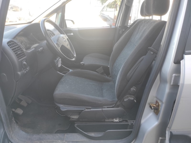opel zafira a del año 2000