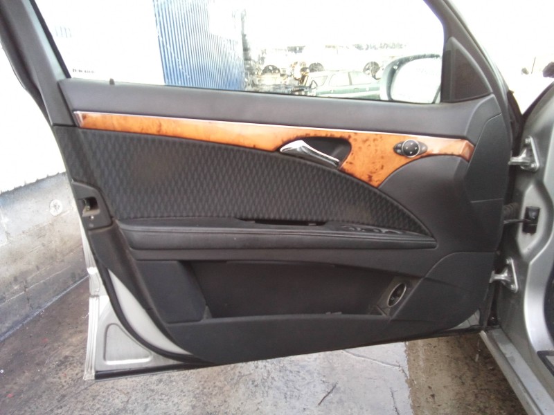mercedes-benz clase e (w211) berlina del año 2003
