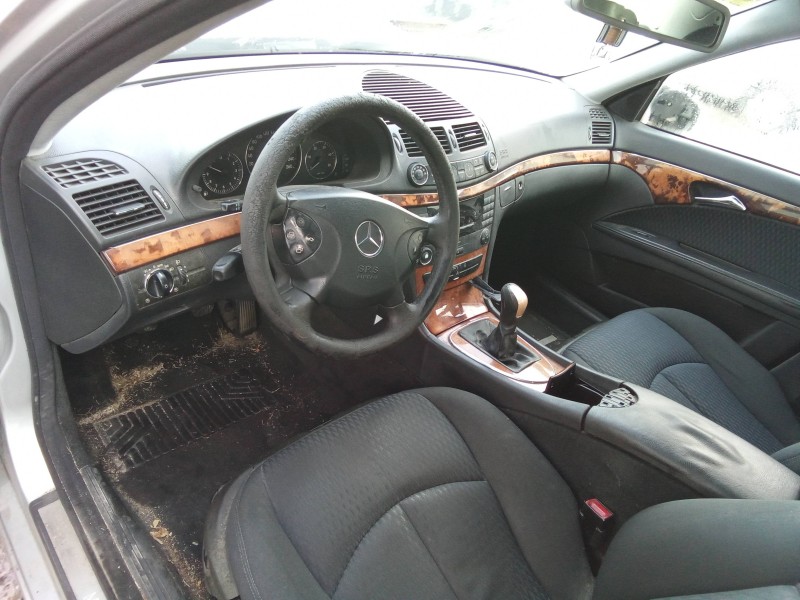 mercedes-benz clase e (w211) berlina del año 2003