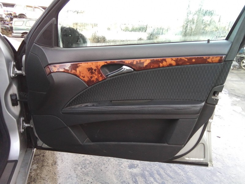 mercedes-benz clase e (w211) berlina del año 2003
