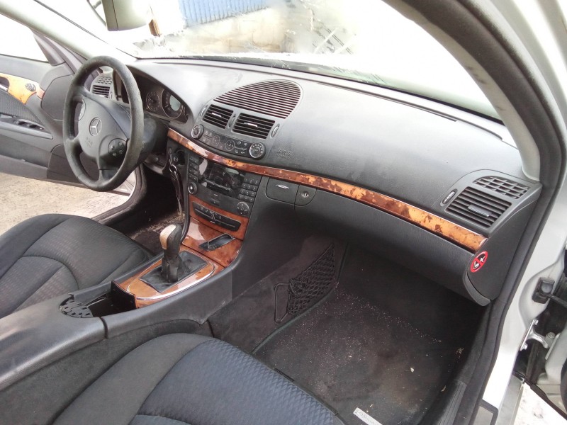 mercedes-benz clase e (w211) berlina del año 2003