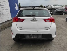 toyota auris (_e18_) del año 2013 2
