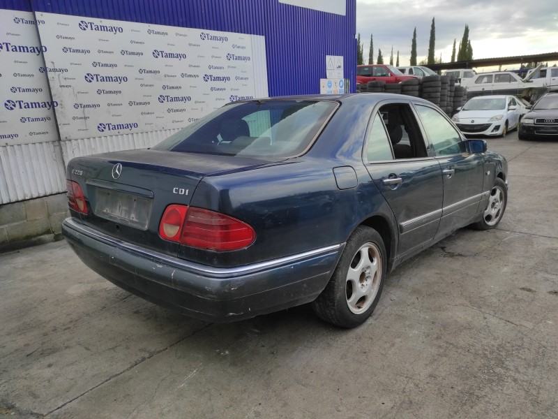 mercedes-benz clase e (w210) berlina del año 1999