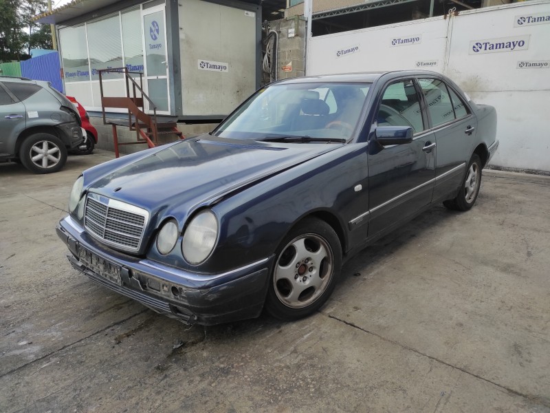 mercedes-benz clase e (w210) berlina del año 1999