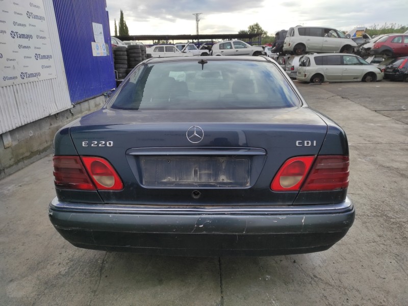 mercedes-benz clase e (w210) berlina del año 1999