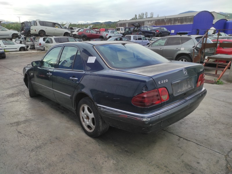 mercedes-benz clase e (w210) berlina del año 1999