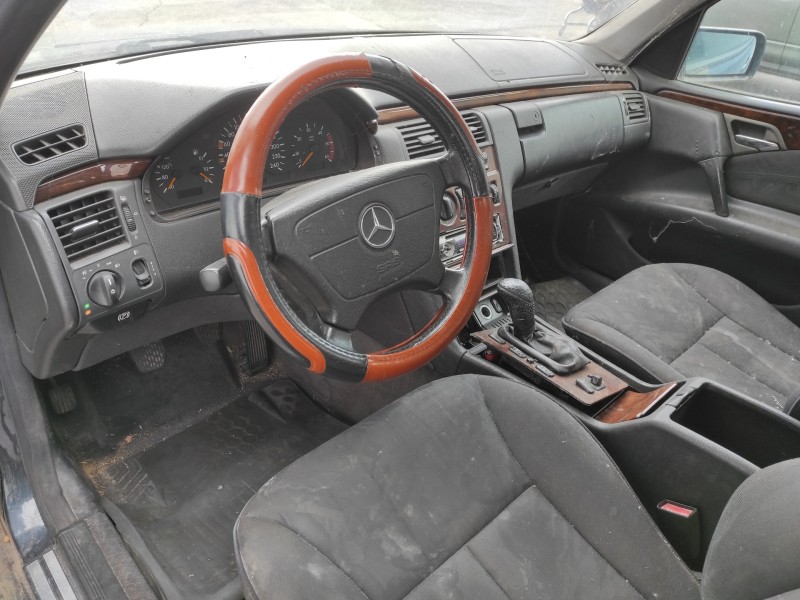 mercedes-benz clase e (w210) berlina del año 1999
