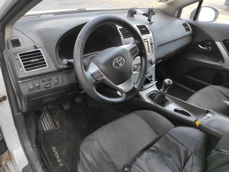 toyota avensis (t27) del año 2012