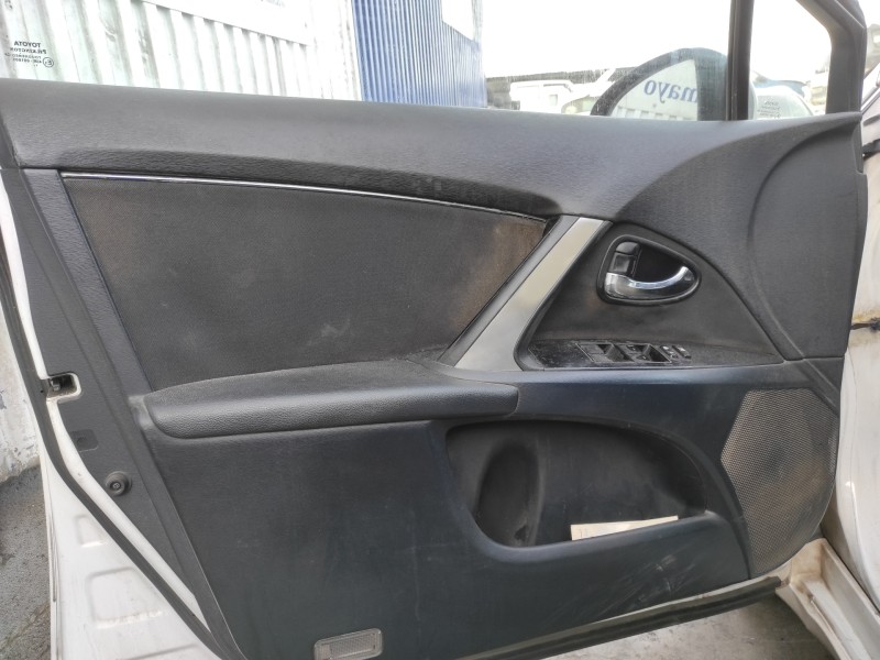 toyota avensis (t27) del año 2012