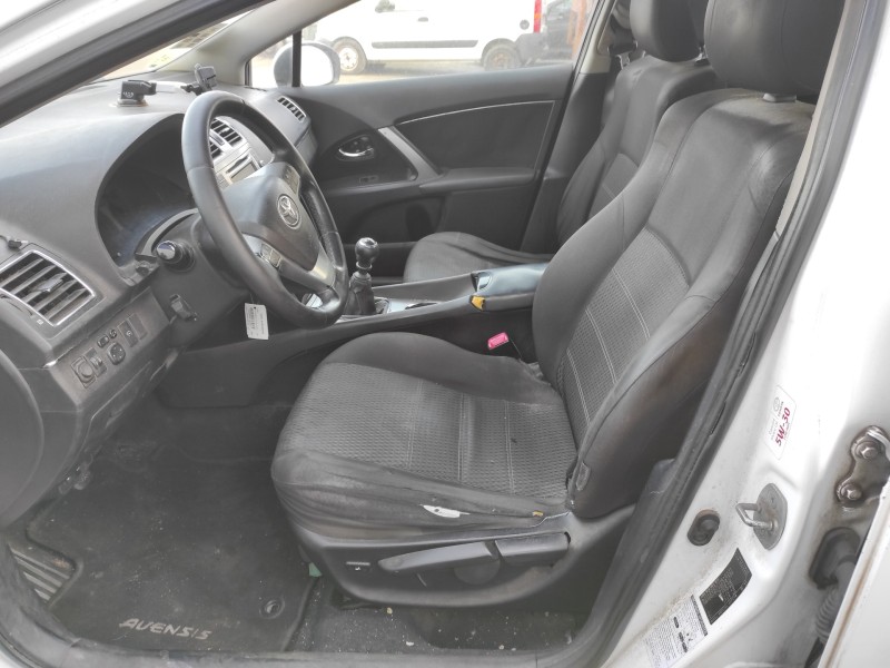 toyota avensis (t27) del año 2012