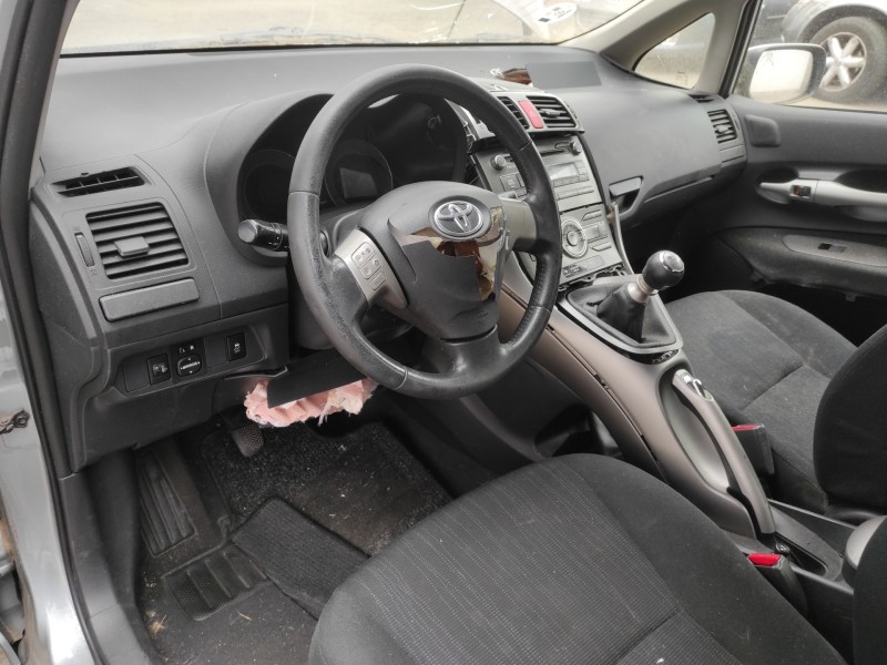toyota auris del año 2009
