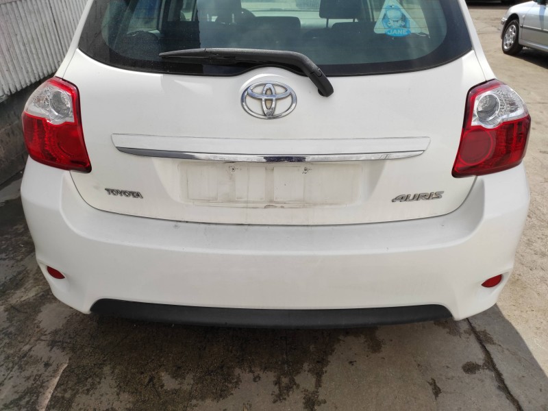 toyota auris del año 2011