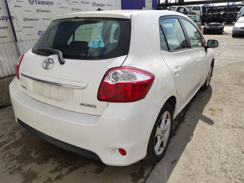 toyota auris del año 2011