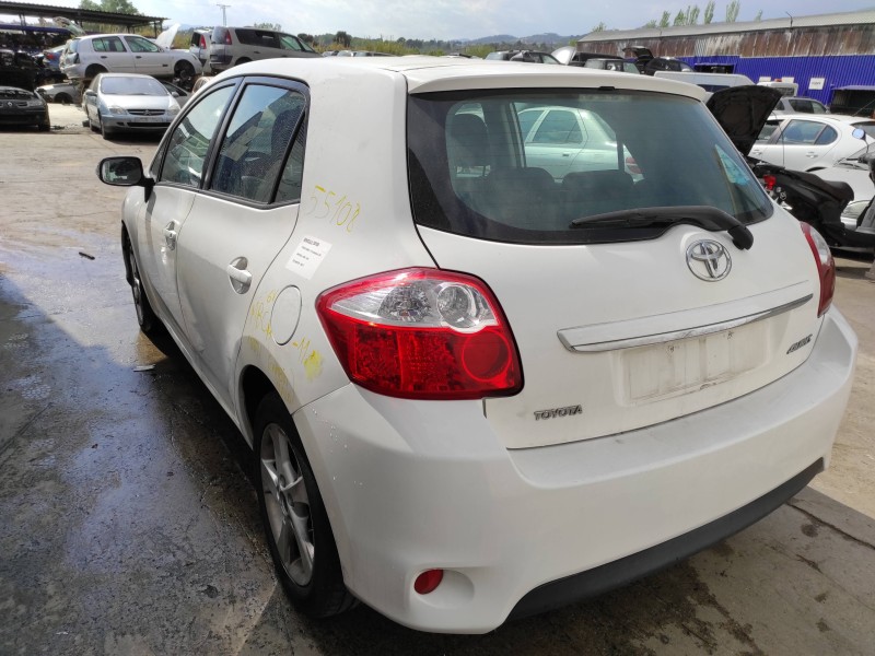 toyota auris del año 2011