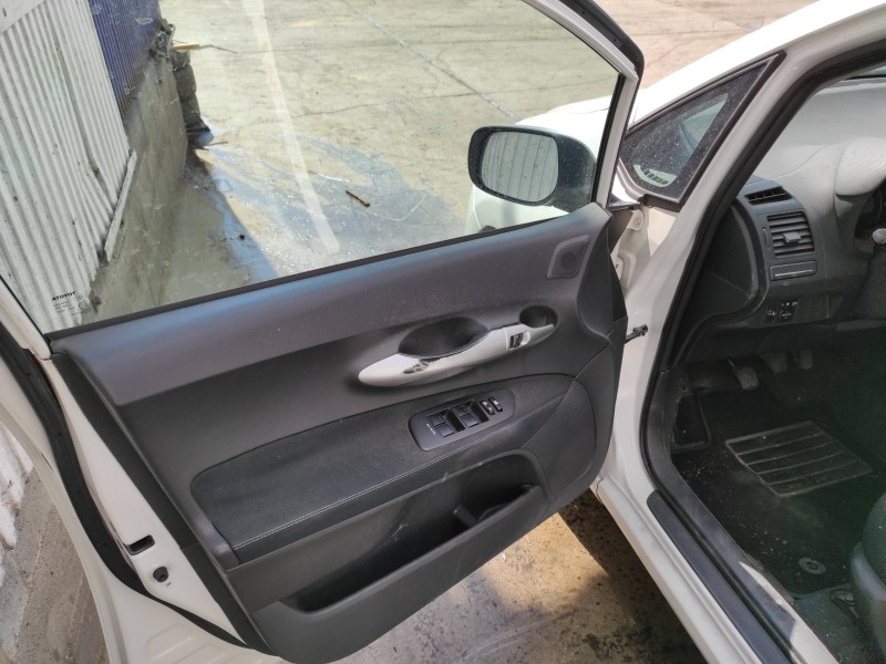 toyota auris del año 2011