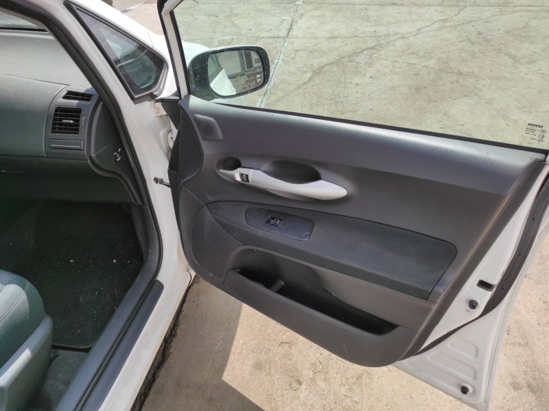 toyota auris del año 2011
