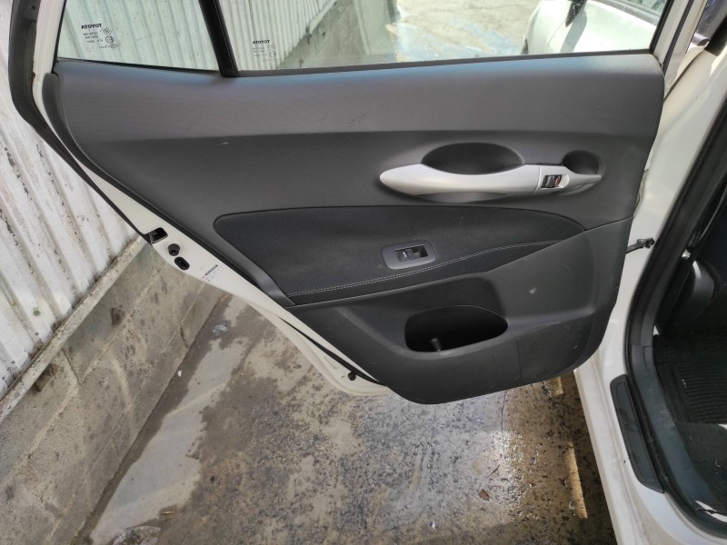 toyota auris del año 2011