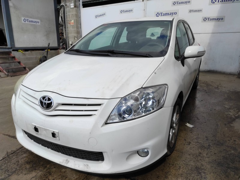 toyota auris del año 2011