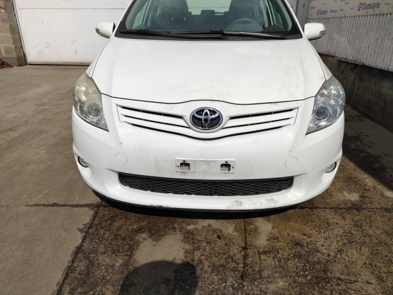 toyota auris del año 2011