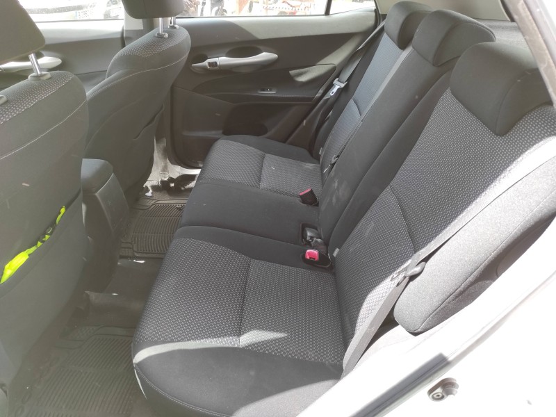 toyota auris del año 2011