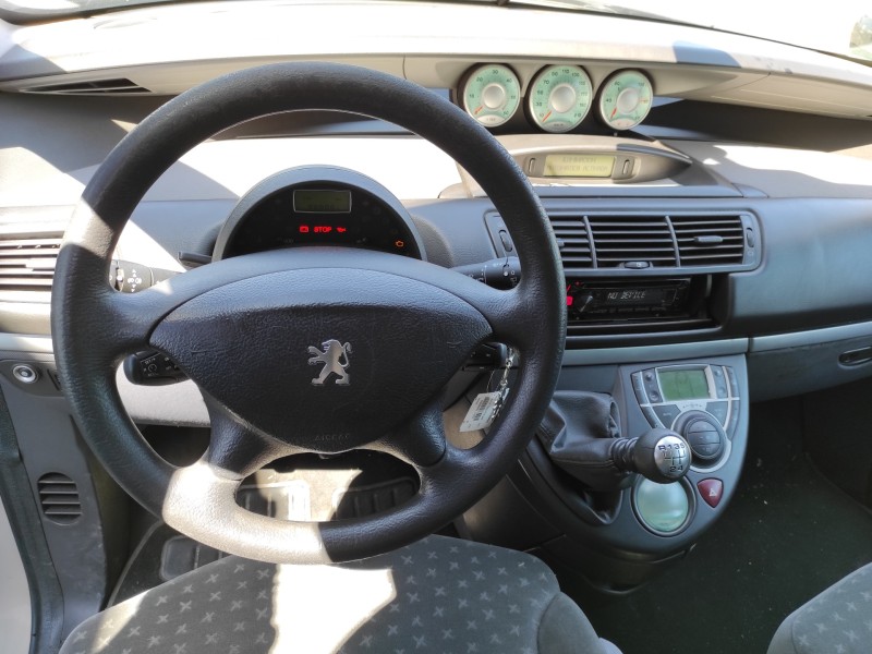 peugeot 807 del año 2003