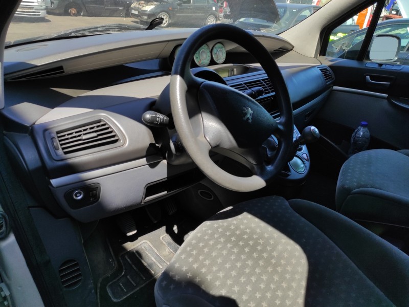 peugeot 807 del año 2003