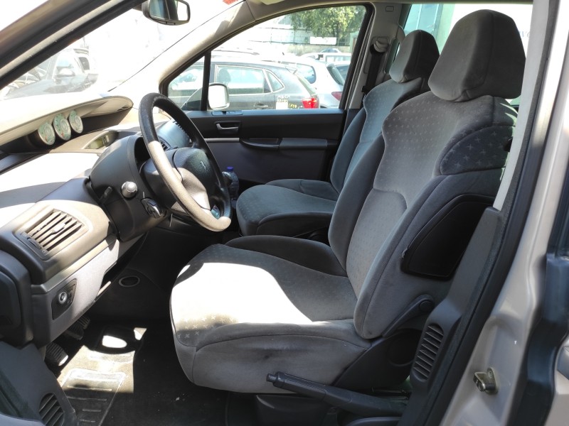 peugeot 807 del año 2003