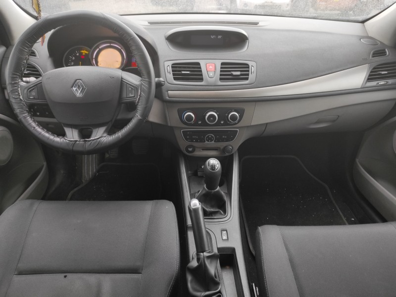 renault megane iii berlina 5 p del año 2010