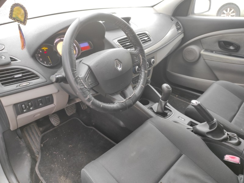 renault megane iii berlina 5 p del año 2010