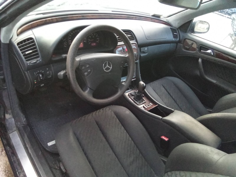mercedes-benz clase clk (w208) coupe del año 2001