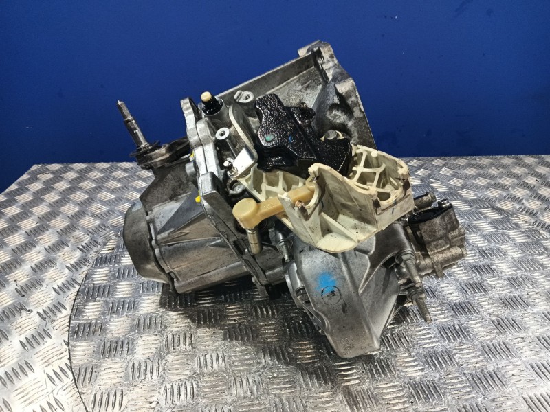 Recambio de caja cambios para citroën c4 berlina referencia OEM IAM 20DM75  