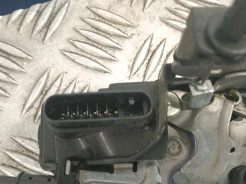 Recambio de cerradura puerta delantera derecha para volvo v40 hatchback (525) d3 referencia OEM IAM 933374110 31440390 
