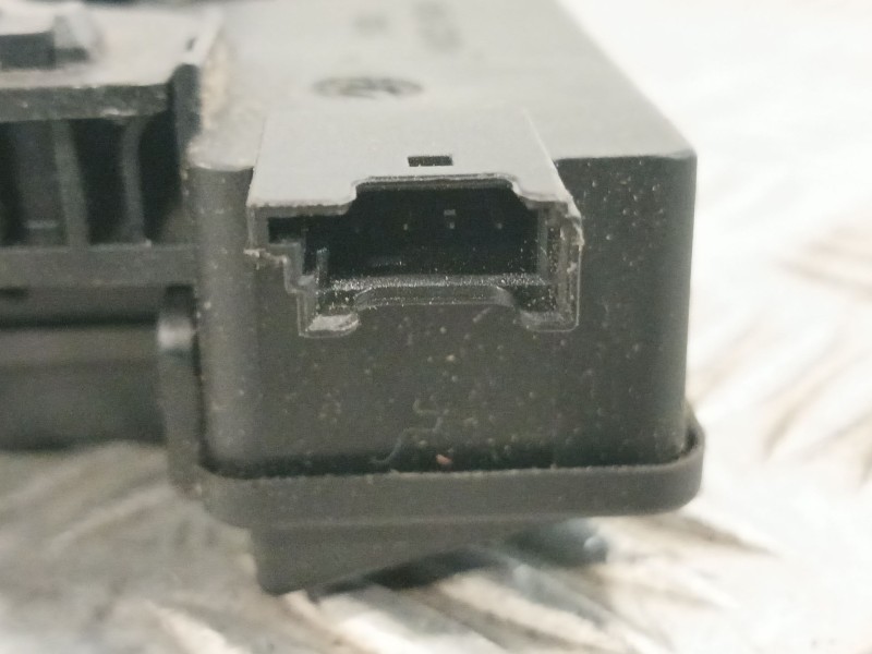Recambio de cerradura maletero / porton para bmw 1 (e87) 116 i referencia OEM IAM 8196401  