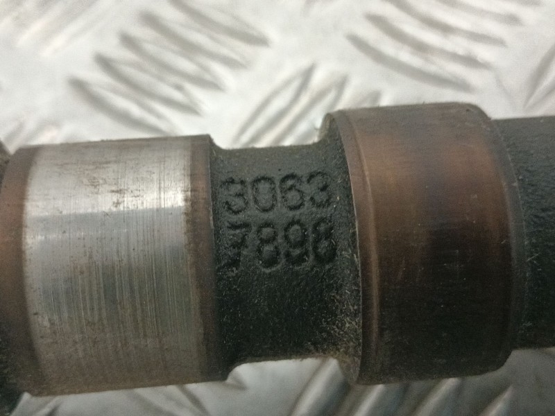Recambio de arbol de levas para volvo v50 familiar 2.4 cat referencia OEM IAM 30637898  