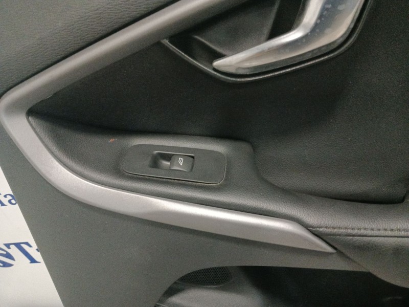 Recambio de guarnecido puerta trasera derecha para volvo v40 hatchback (525) d3 referencia OEM IAM 39841321 01303818Y555 